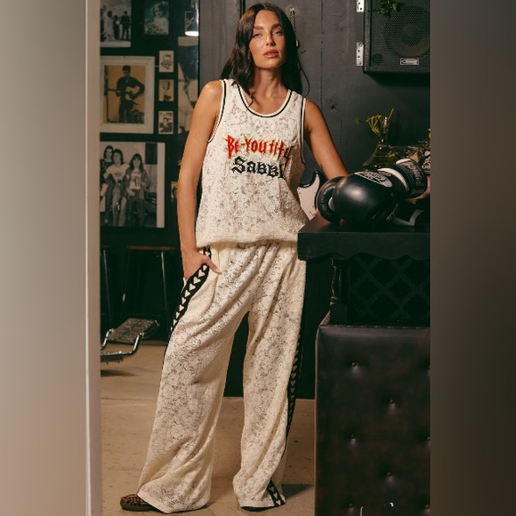 Sabbi Pants - NWT Sabbi Raving Heart Lace Cream Pants